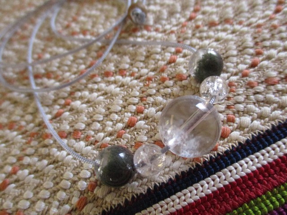 「聖地マニカラン」ヒマラヤ バルバディ渓谷 マニカラン水晶と庭園水晶のお紐仕立てネックレス 2枚目の画像