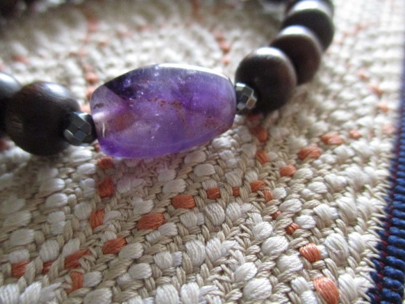 古い紫水晶とアンティーク木珠のブレスレット 5枚目の画像