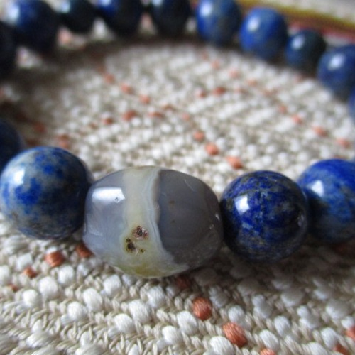 永遠の輝き：ラピスラズリとアラシャン瑪瑙の法輪ブレスレット a23624-1_700.jpg