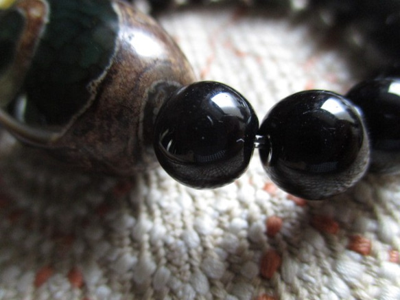 緑三眼天珠とミャンマー翡翠　黒瑪瑙/108珠お念珠からのブレスレット 2枚目の画像