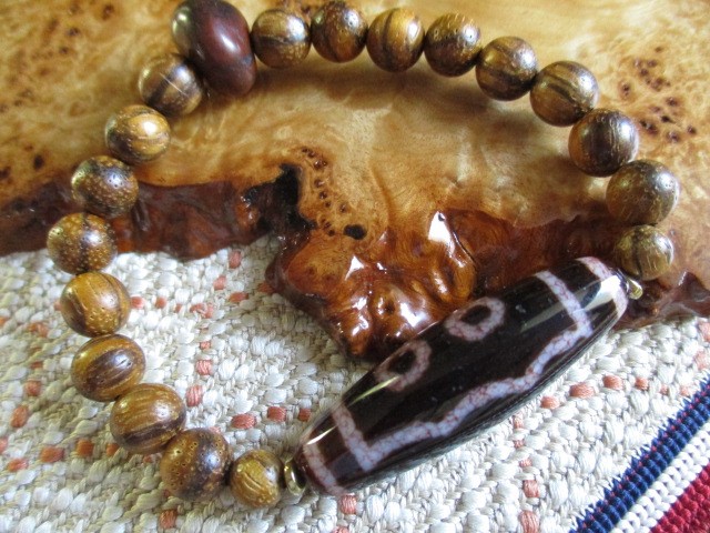 珍しい龍紋五眼天珠とペマラカ質アンティークカーネリアン、虎皮