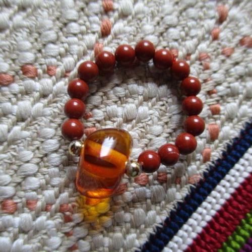 仏教七宝琥珀：旧ソ連製の琥珀と赤碧玉とシルバー925珠のリング 指輪