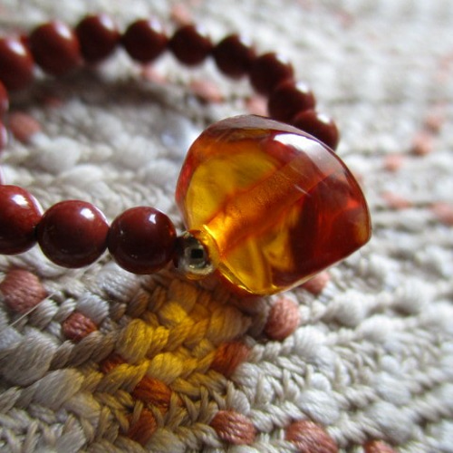 仏教七宝琥珀：旧ソ連製の琥珀と赤碧玉とシルバー925珠のリング 指輪