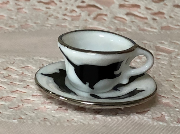 微型餐具黑貓-小杯子和碟子 第1張的照片