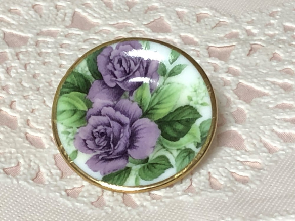 微型餐具一小盤紫色玫瑰 第1張的照片