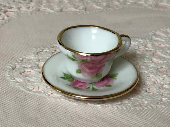 微型餐具可愛的粉紅玫瑰小杯子和碟子 第1張的照片
