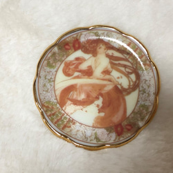 ミニチュア食器　女神の誘惑の小皿 1枚目の画像