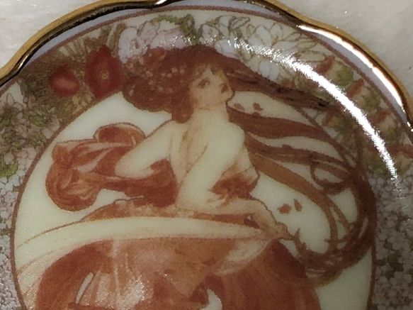ミニチュア食器　女神の誘惑の小皿 2枚目の画像
