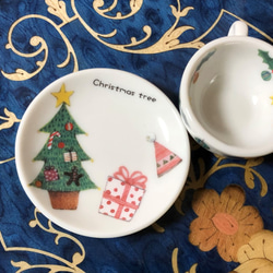 ミニチュア食器　クリスマスパーティーのカップ＆ソーサー 4枚目の画像