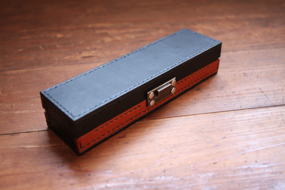成人筆盒（意大利皮革的黑色和棕色） 第3張的照片