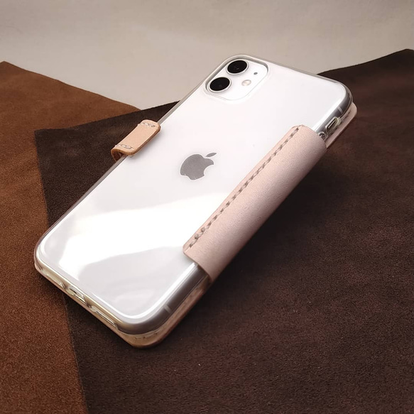 iPhoneの美しさを活かす手帳型カバー 2枚目の画像