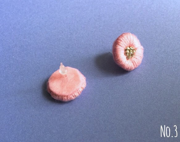 オトナ可愛い花刺繍ピアスorイヤリング 3枚目の画像