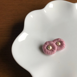 1粒の花刺繍 ピアスorイヤリング 1枚目の画像