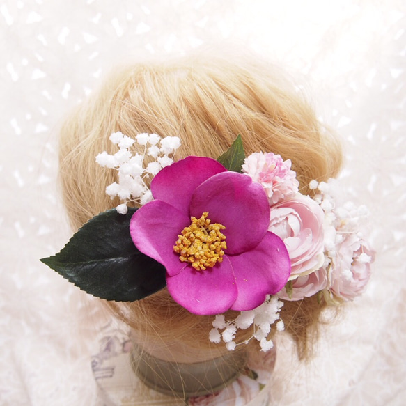 和装や卒業式に♡赤紫椿と淡いピンクのバラの髪飾り 3枚目の画像