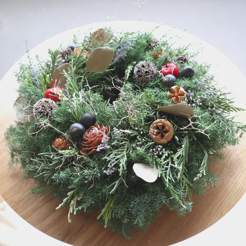 木の実とりんごのクリスマスリース リース viento 通販 12766156
