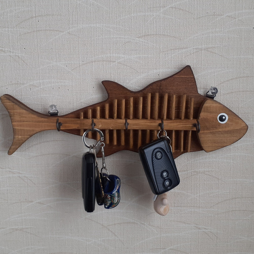 お魚壁掛けキーフック(木工アート) 壁掛けラック・ウォールシェルフ