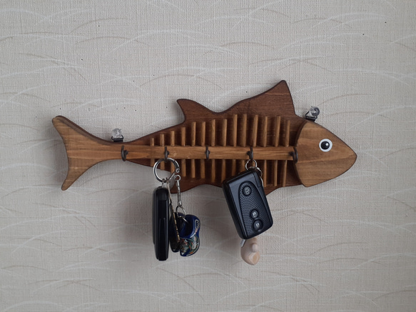 お魚壁掛けキーフック(木工アート) 壁掛けラック・ウォールシェルフ