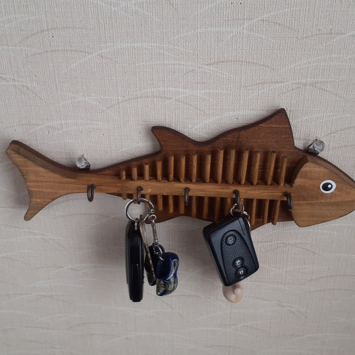 お魚壁掛けキーフック(木工アート) 壁掛けラック・ウォールシェルフ