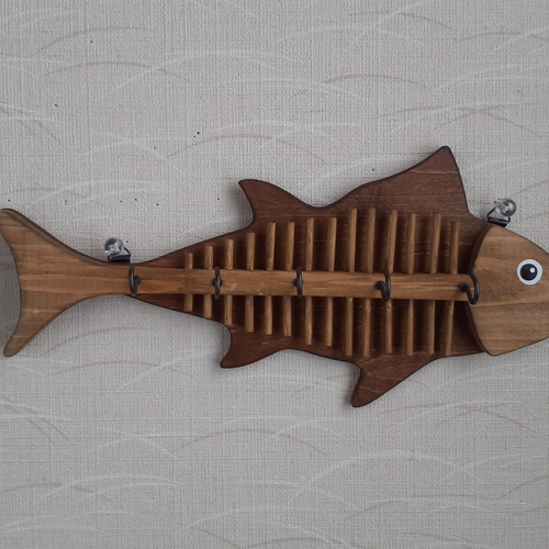 お魚壁掛けキーフック(木工アート) 壁掛けラック・ウォールシェルフ