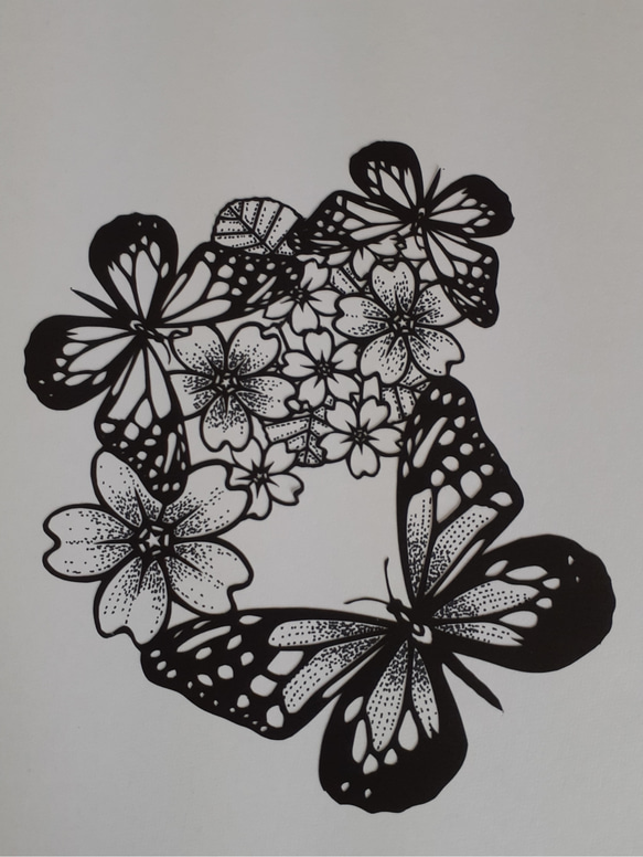 切り絵アート　花と蝶々の乱舞 2枚目の画像