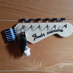 ギターヘッドのキーフック(木工アート) 1枚目の画像