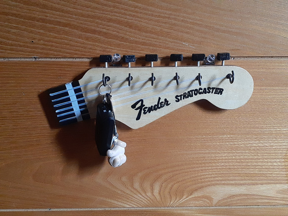 ギターヘッドのキーフック(木工アート) 1枚目の画像