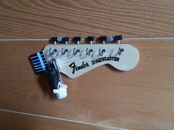 ギターヘッドのキーフック(木工アート) 2枚目の画像
