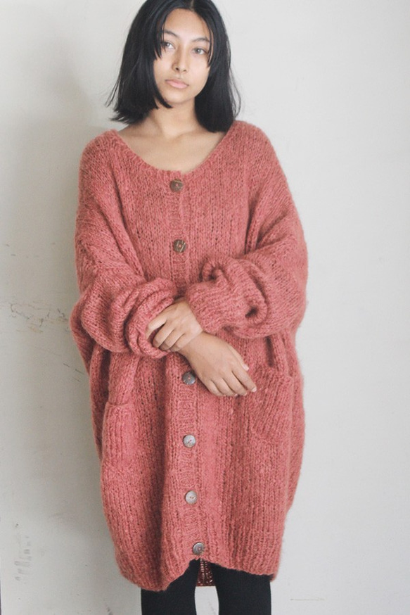 手工編織馬海毛長版開襟衫（鮭魚粉紅） 第5張的照片
