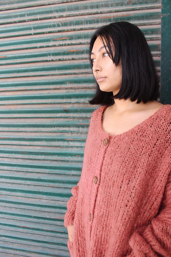 手工編織馬海毛長版開襟衫（鮭魚粉紅） 第6張的照片