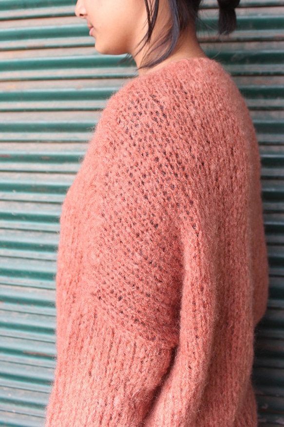 手工編織馬海毛長版開襟衫（鮭魚粉紅） 第7張的照片