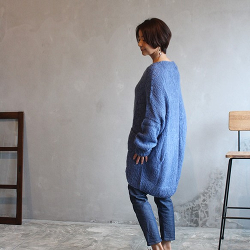 手編みざっくりモヘアロングセーター ブルー ニット・セーター