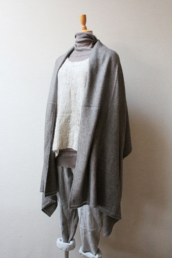 手織羊絨披肩灰色米色× 第6張的照片