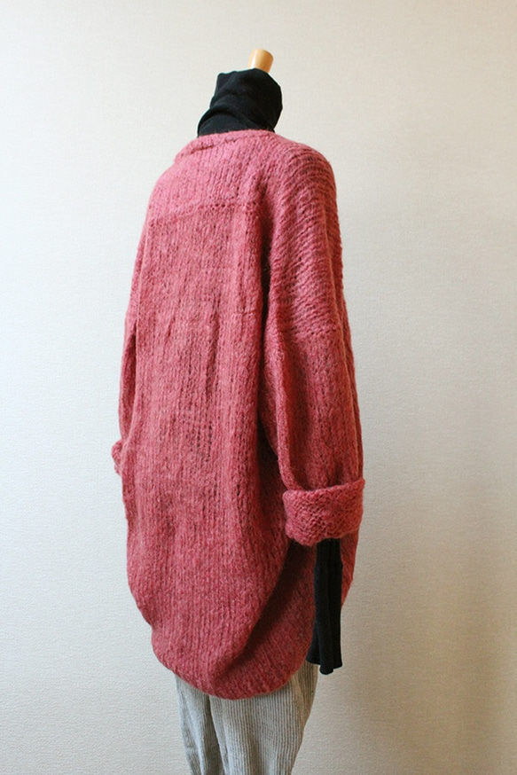 手編みモヘアオープンネックセーター　ピンク 6枚目の画像