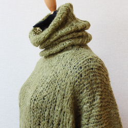 手編みモヘアタートルネックセーター　オリーブ 1枚目の画像