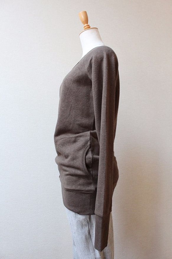 成人長運動衫麻×有機棉灰褐色 第5張的照片