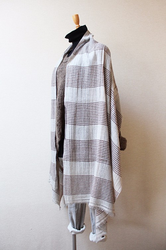 手織羊絨披肩格子布朗×灰混合 第2張的照片
