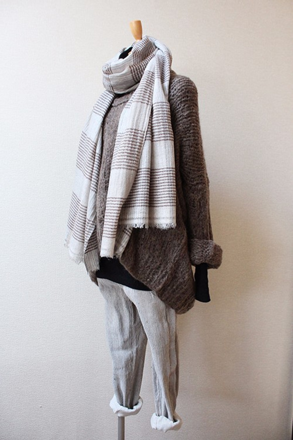 手織羊絨披肩格子布朗×灰混合 第3張的照片