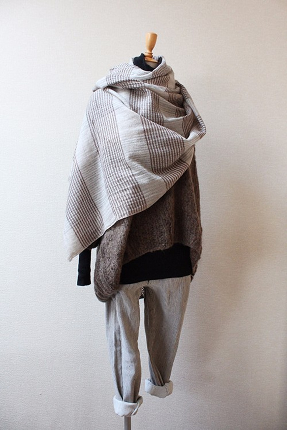手織羊絨披肩格子布朗×灰混合 第4張的照片