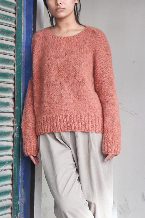 橙紅色短款手工針織馬海毛毛衣 第5張的照片