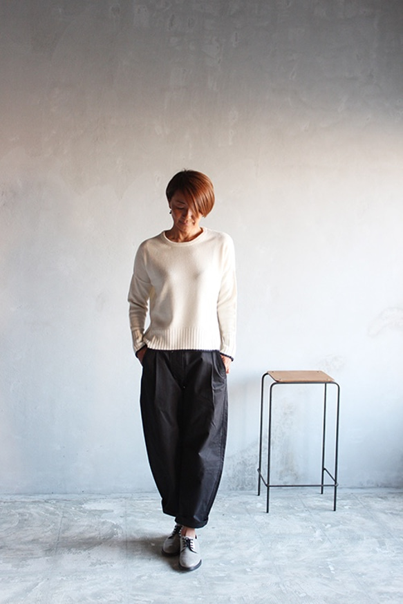 純羊絨圓領毛衣 白色 第1張的照片