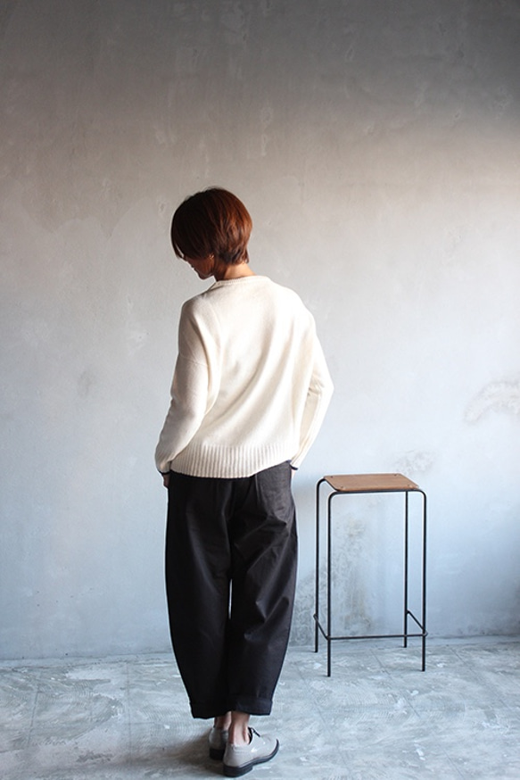 純羊絨圓領毛衣 白色 第2張的照片