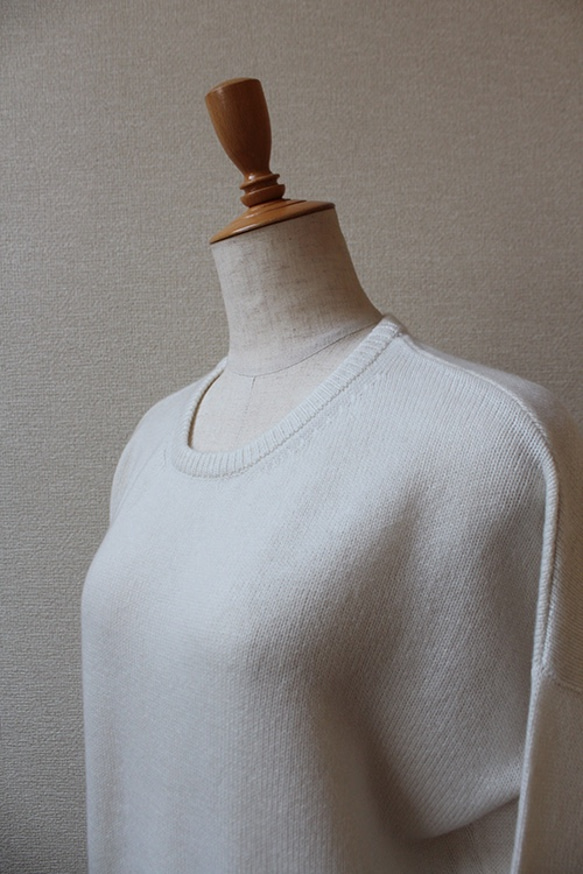 純羊絨圓領毛衣 白色 第5張的照片