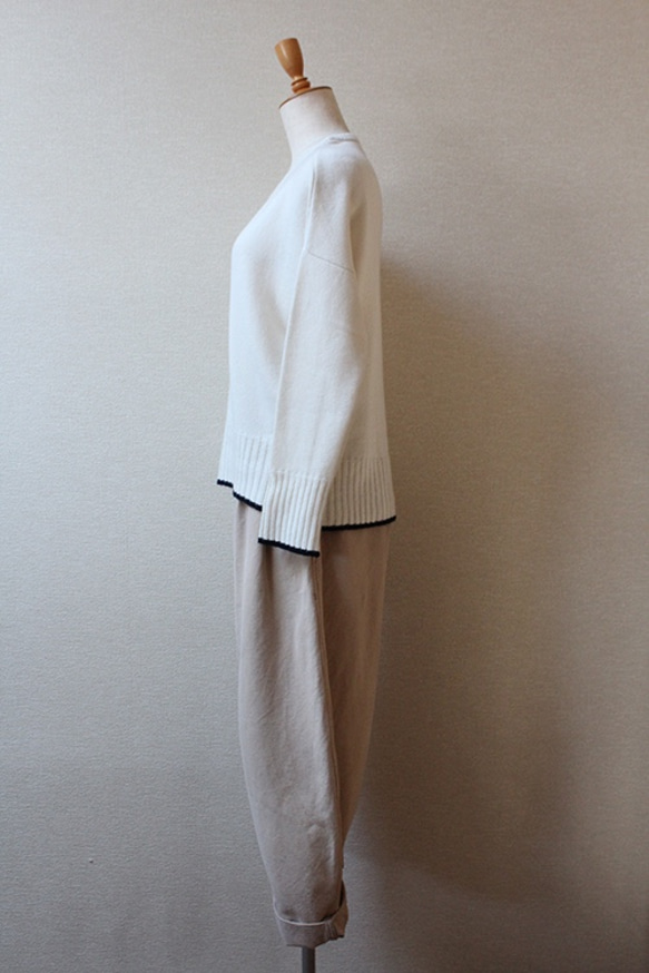 純羊絨圓領毛衣 白色 第7張的照片