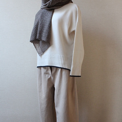 純羊絨圓領毛衣 白色 第8張的照片