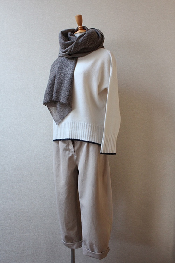 純羊絨圓領毛衣 白色 第8張的照片