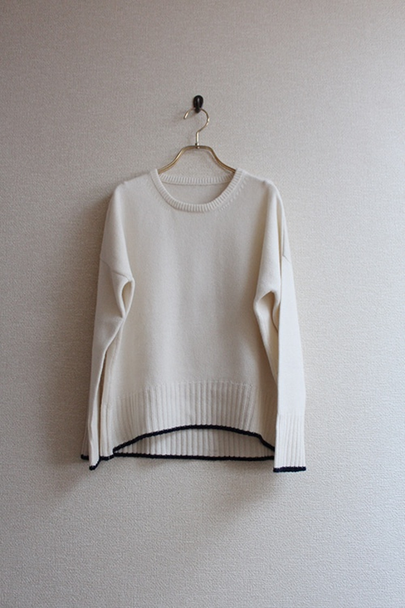 純羊絨圓領毛衣 白色 第9張的照片