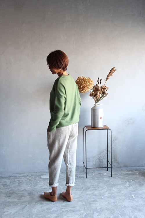 ピュアカシミヤ　ラウンドネックセーター　モスグリーン