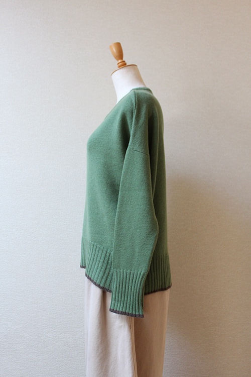 ピュアカシミヤ　ラウンドネックセーター　モスグリーン