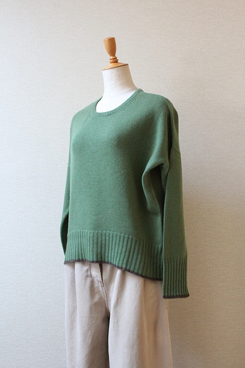 ピュアカシミヤ　ラウンドネックセーター　モスグリーン