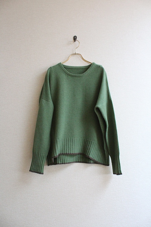 ピュアカシミヤ　ラウンドネックセーター　モスグリーン